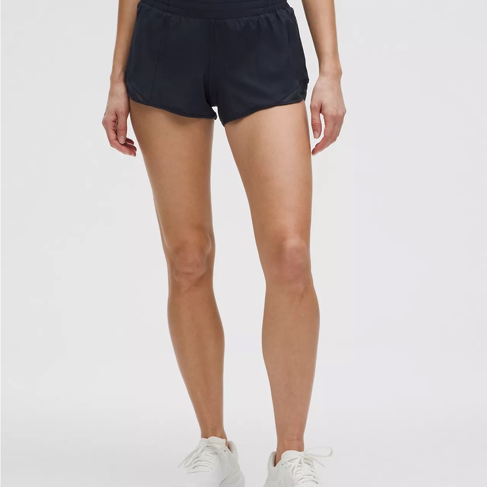 Women's Lululemon Black Hotty Hot 2.5 inch Athletic Shorts- size 4